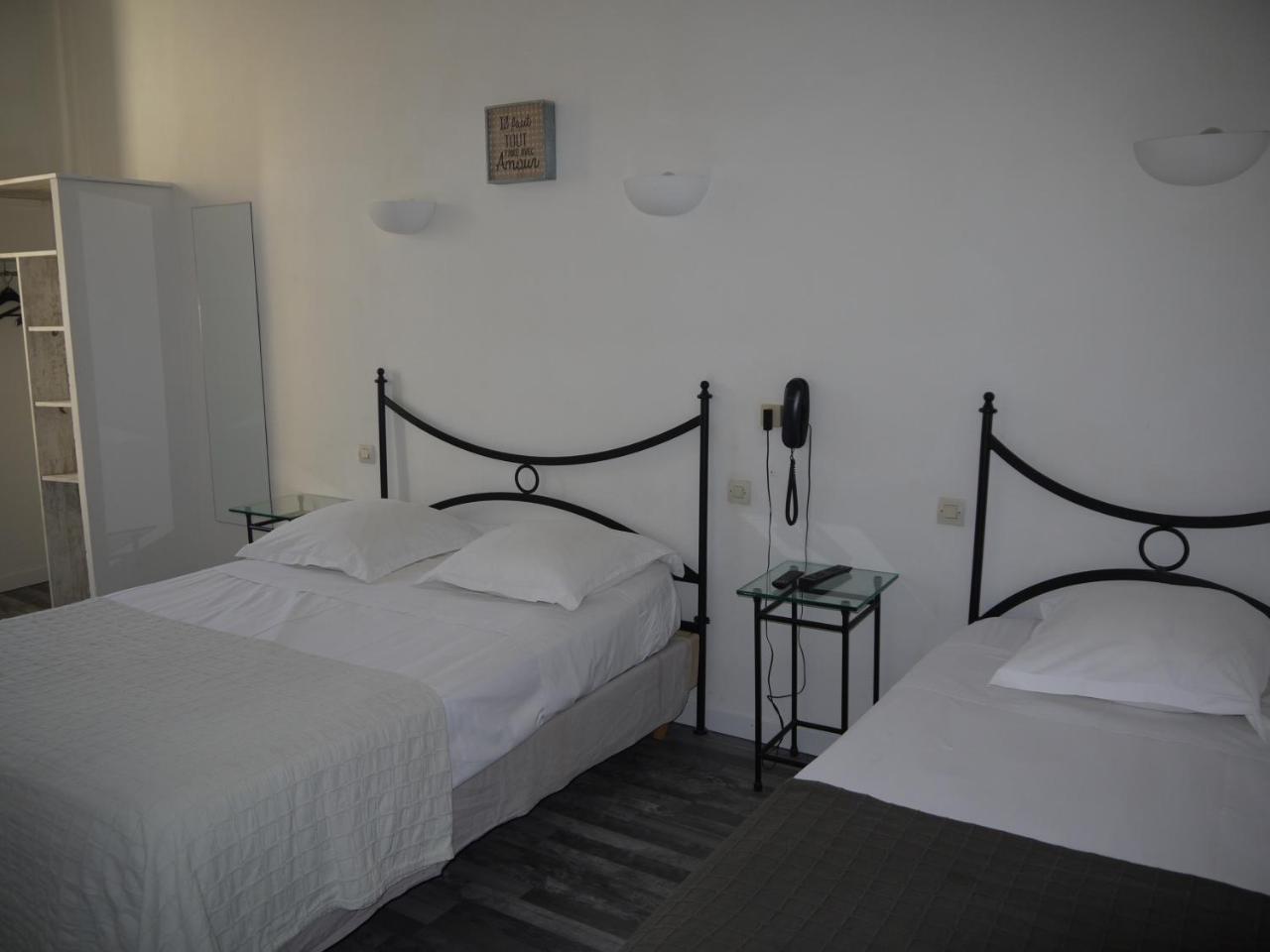 Hotel Portalet Hyeres Luaran gambar