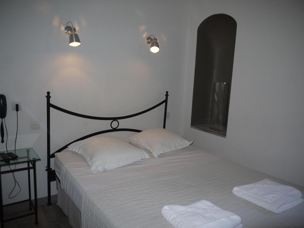Hotel Portalet Hyeres Luaran gambar